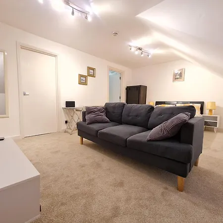 Cosy Studio Apartment In Town Centre Ashford  Exterior photo